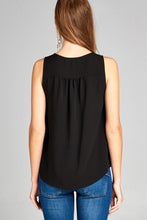 Ladies fashion plus size sleeveless round neck w/keyhole crepe woven top - 4D's T&D Inc